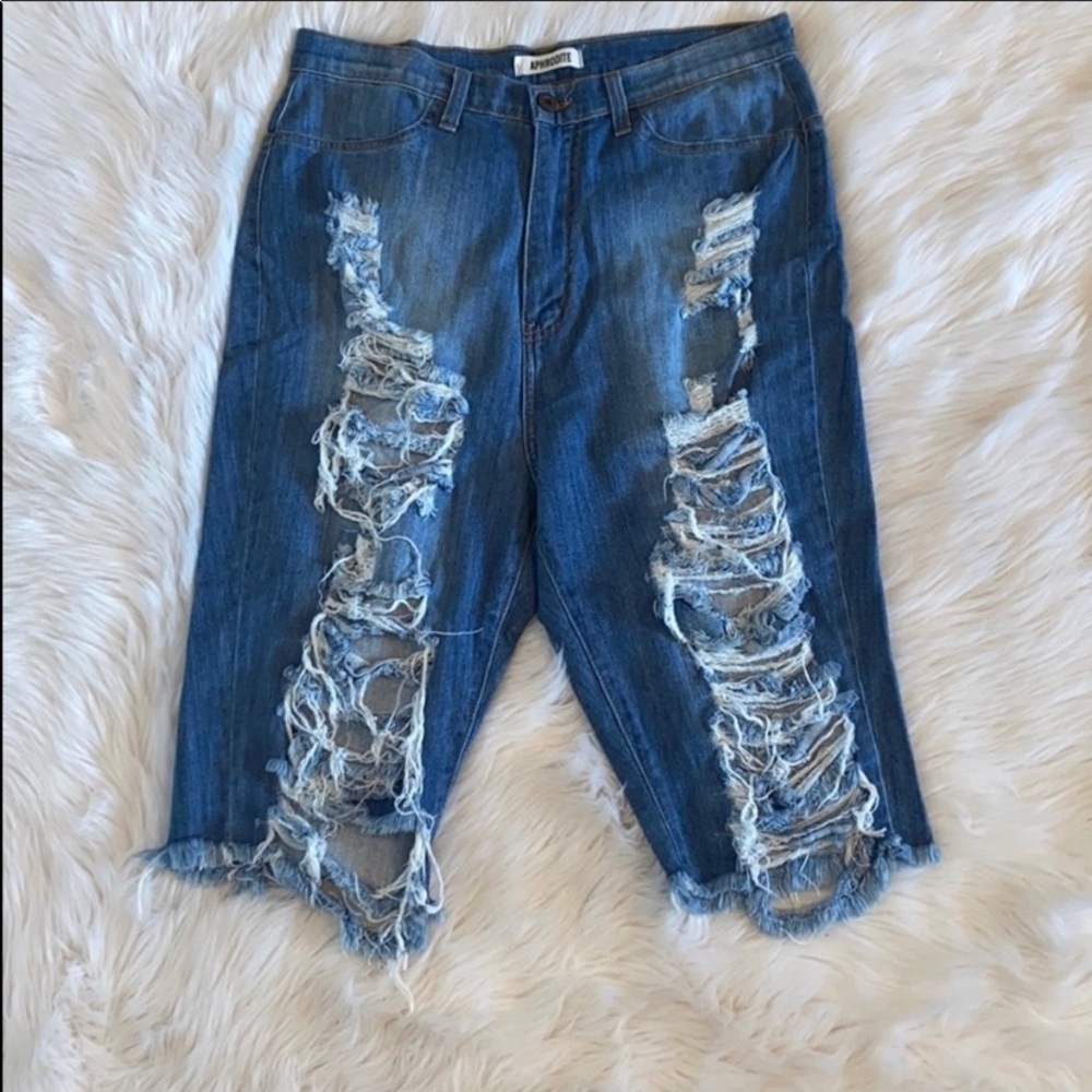 NEW WITHOUT TAG SIZE2X Fashion Nova Ripped Shorts!